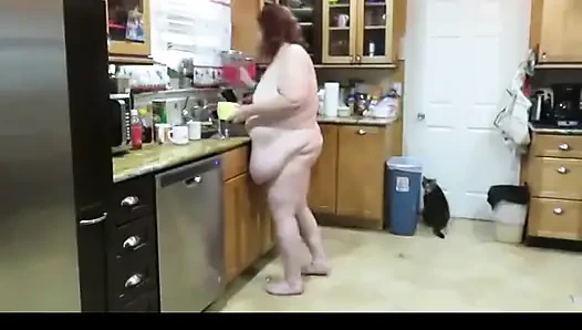 Video permintaan tante semok lagi bersihin dapur sambil ngomong jorok