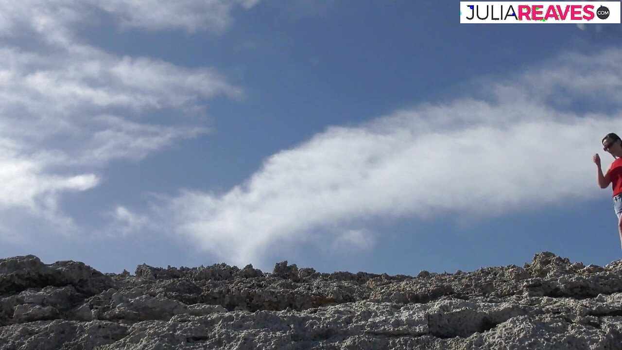 Horny girl masturbates before giving a hand job to a cumshot