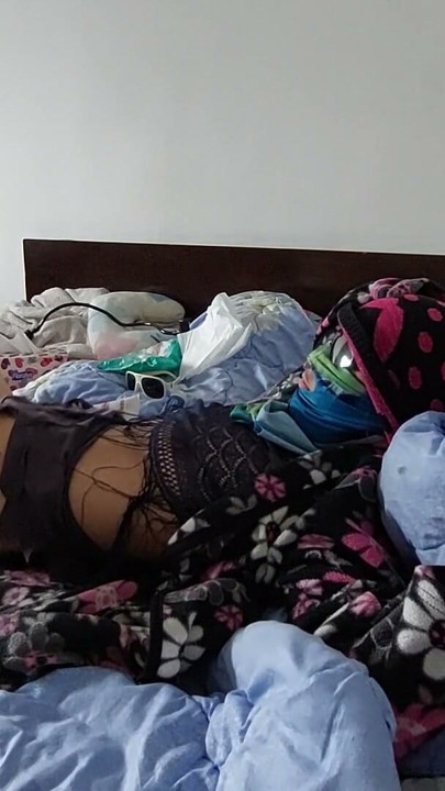 Sexy wife doing chores in the house naked. Cum on wife's big ass. Hot foreplay with a couple, oil massage on the body. | Clip 1