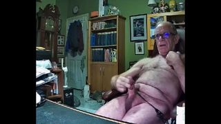 Opa kommt vor der Webcam