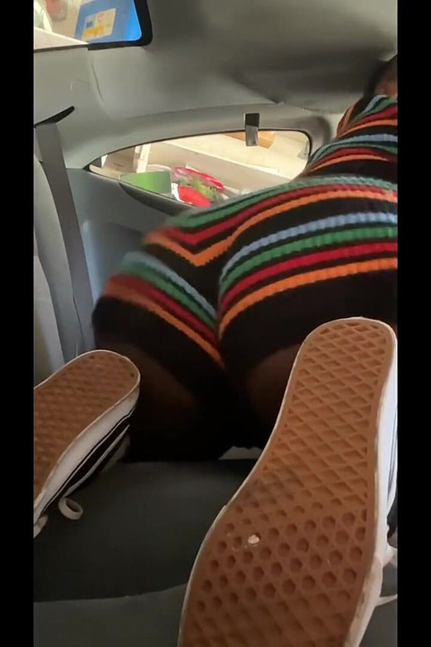 Tu veux ce cul dans la voiture ou