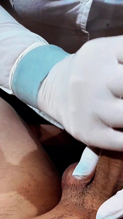 Nu-mi pot reține dorința și sug pula pacientului meu, partea 1 | Clipul 1