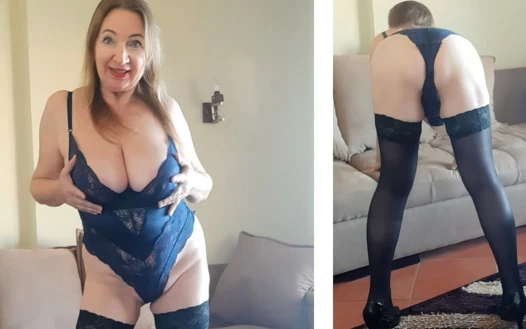 Tante semok dengan lingerie seksi, stoking hitam dan sepatu hak tinggi