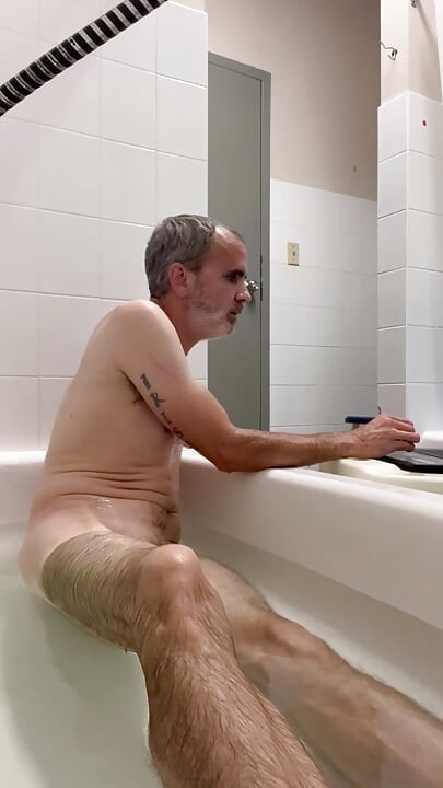 ホット・イン・ザ・タブ・アンド・ハイ