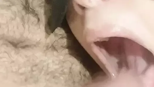Amateur blowjob...young girl taking cumshot in the face..