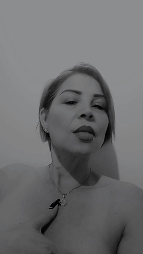 Finally, after almost a week without internet, I'm back with you on my broadcast! I'm looking forward to seeing you, my gentlem