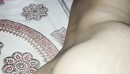 Mujhe mota lund chahiye koi hai jo mujhe kala or lumba