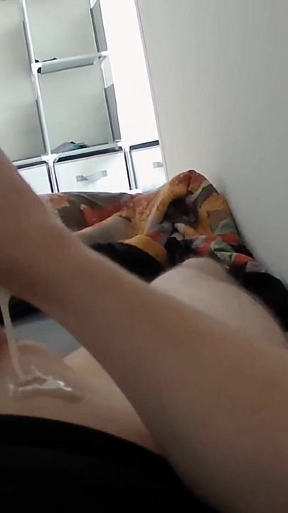 20cmのドイツ製マシンが巨大な「絶頂」まで窒息 | クリップ 1