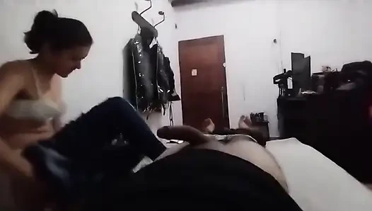 Ich liebe es, wenn mein nachbar mich lutscht und meinen ganzen schwanz schluckt