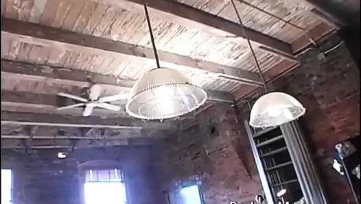 BBW-MILF-schlampe wird versohlt und zungenanal