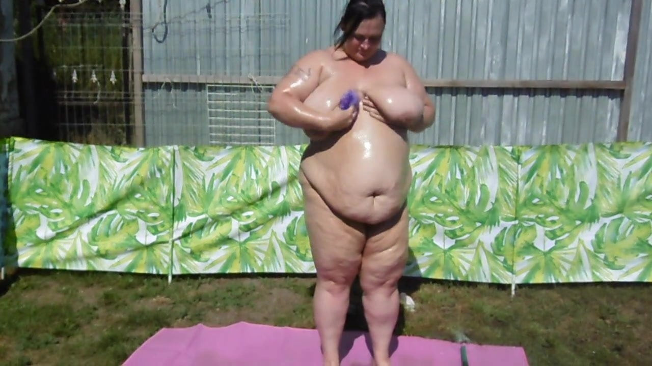bbw wife washing off babyoil