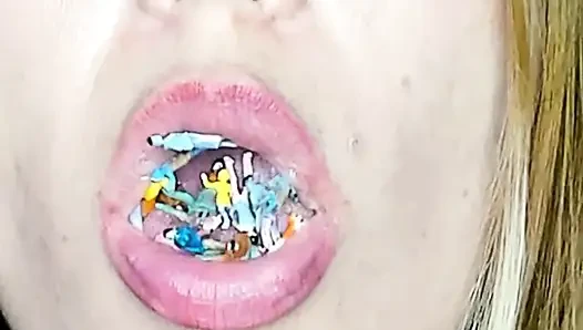 Endoskopi!! Giantess aynı anda 25 üyeyi yuttu