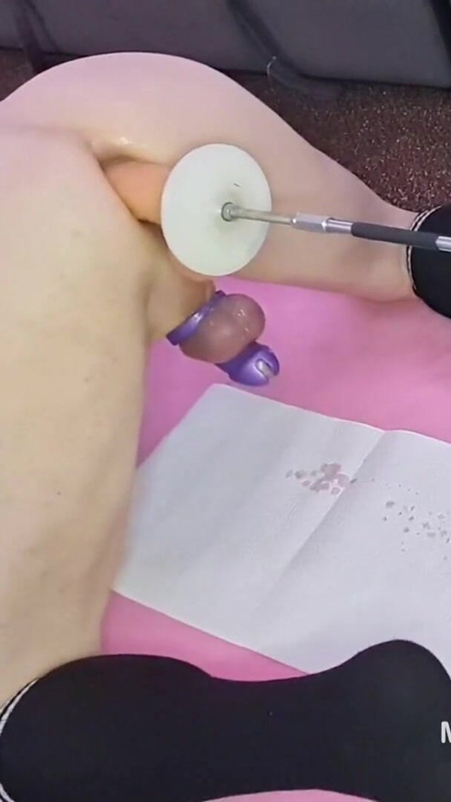 Mature DILF Mike Essex hands free chastity cage cum and pee squirt on the fucking machine | Clip 2