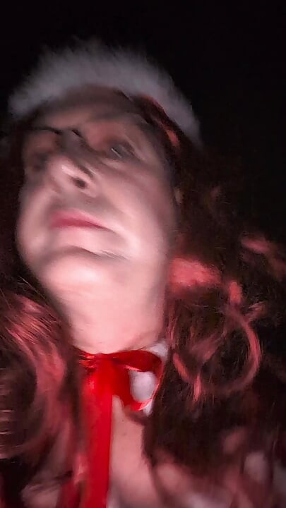 Κατούρημα στον σέξι Άγιο Βασίλη