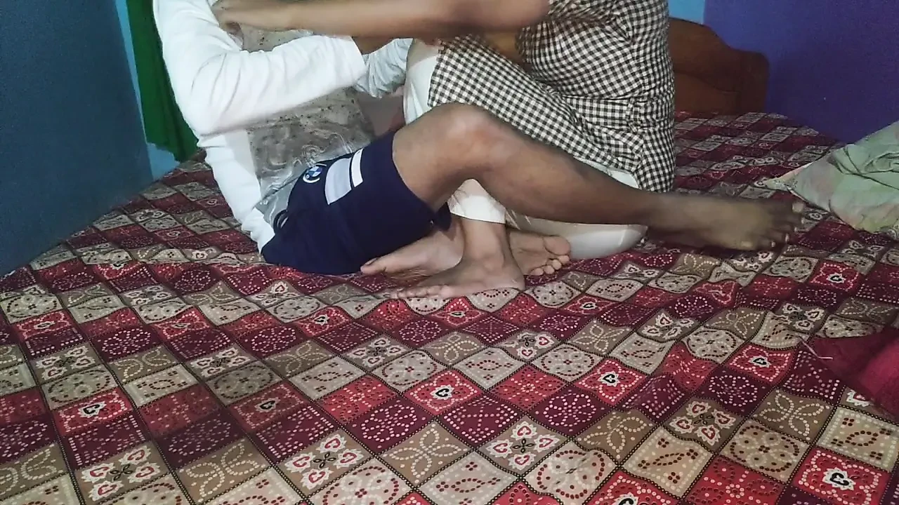 Gadis sekolah india menggoda gurunya untuk ngentot memeknya habis-habisan sampai dicrot di dalam (audio bahasa india) hd