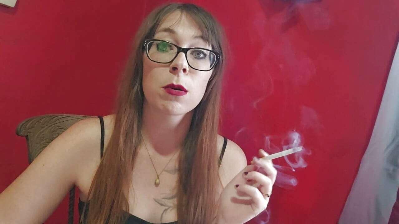 Ms. Thropeが使う変態的な喫煙フェティシ用語