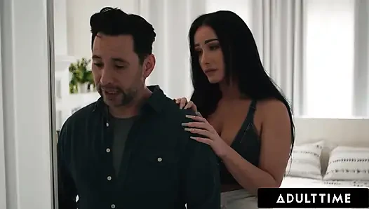 ADULT TIME - грудастая милфа Jennifer White благодарит ее соседку по комнате грубой страстной скачкой и раком