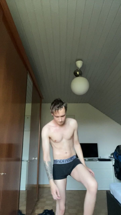 Fabian Kelih soyunuyor