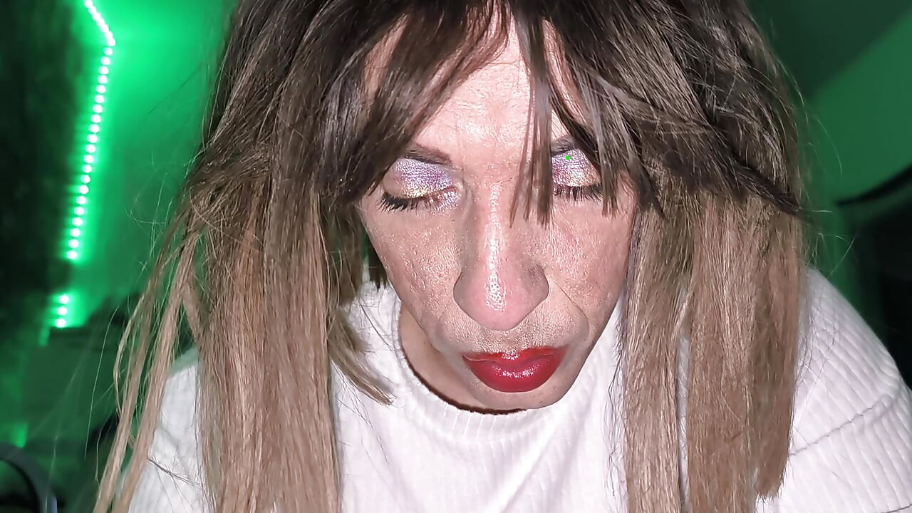 Profundo e Suculento - Sissygirl sabe o que fazer com bbc