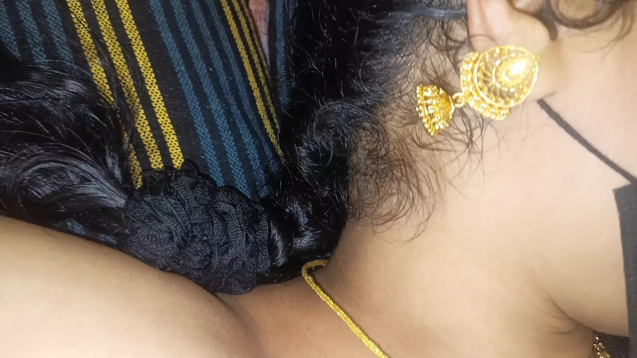 Green colour saree aunty hot romance viral video 3