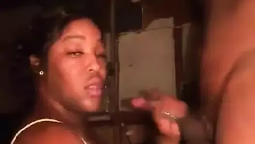 Travesti negra é fodida