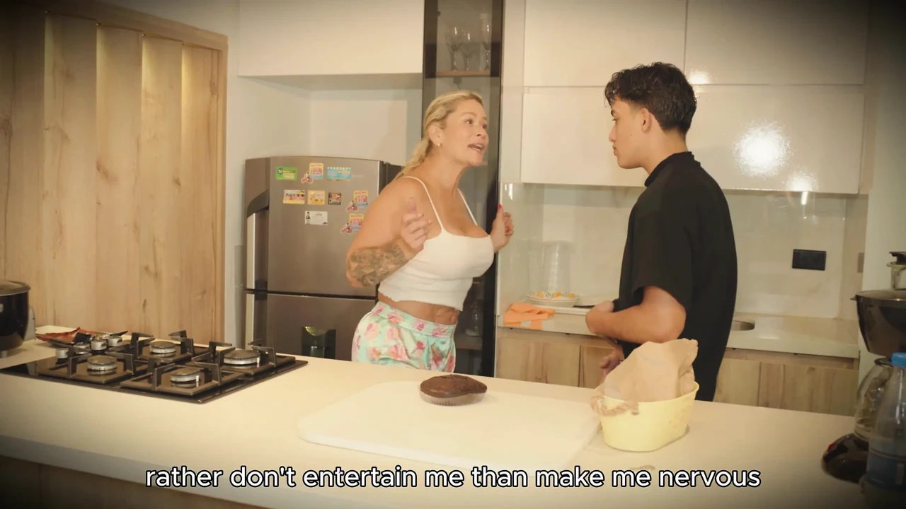 Con trai kế của tôi với con cu to lớn muốn dạy tôi một bài học bằng cách đụ âm hộ máy bay bà già không chung thủy của tôi mà không có cha dượng của anh ấy phát hiện ra