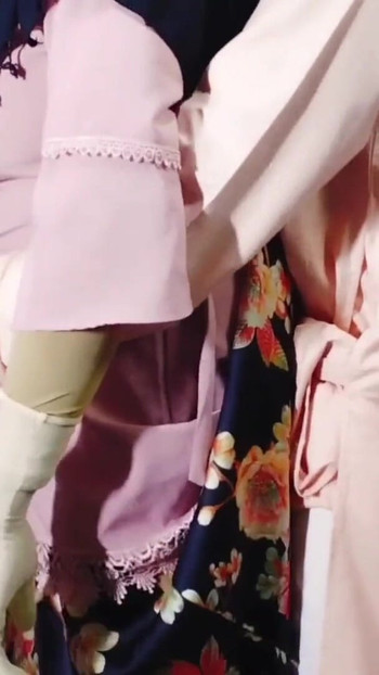 Muslimischer hijabi, schöne hausfrau fickt mit nachbarin - mit klarem bangla Audio | Clip 1