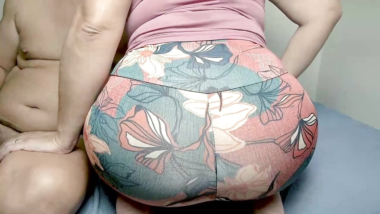 She Wears Tight Leggings to Show off Her Curves in Public Chat.