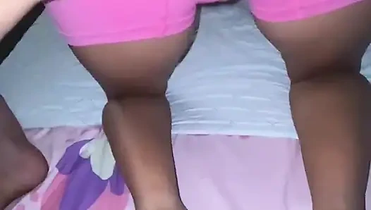 Dia membuatku mengisap pantatnya sehingga dia membiarkanku pergi ke gym seperti itu