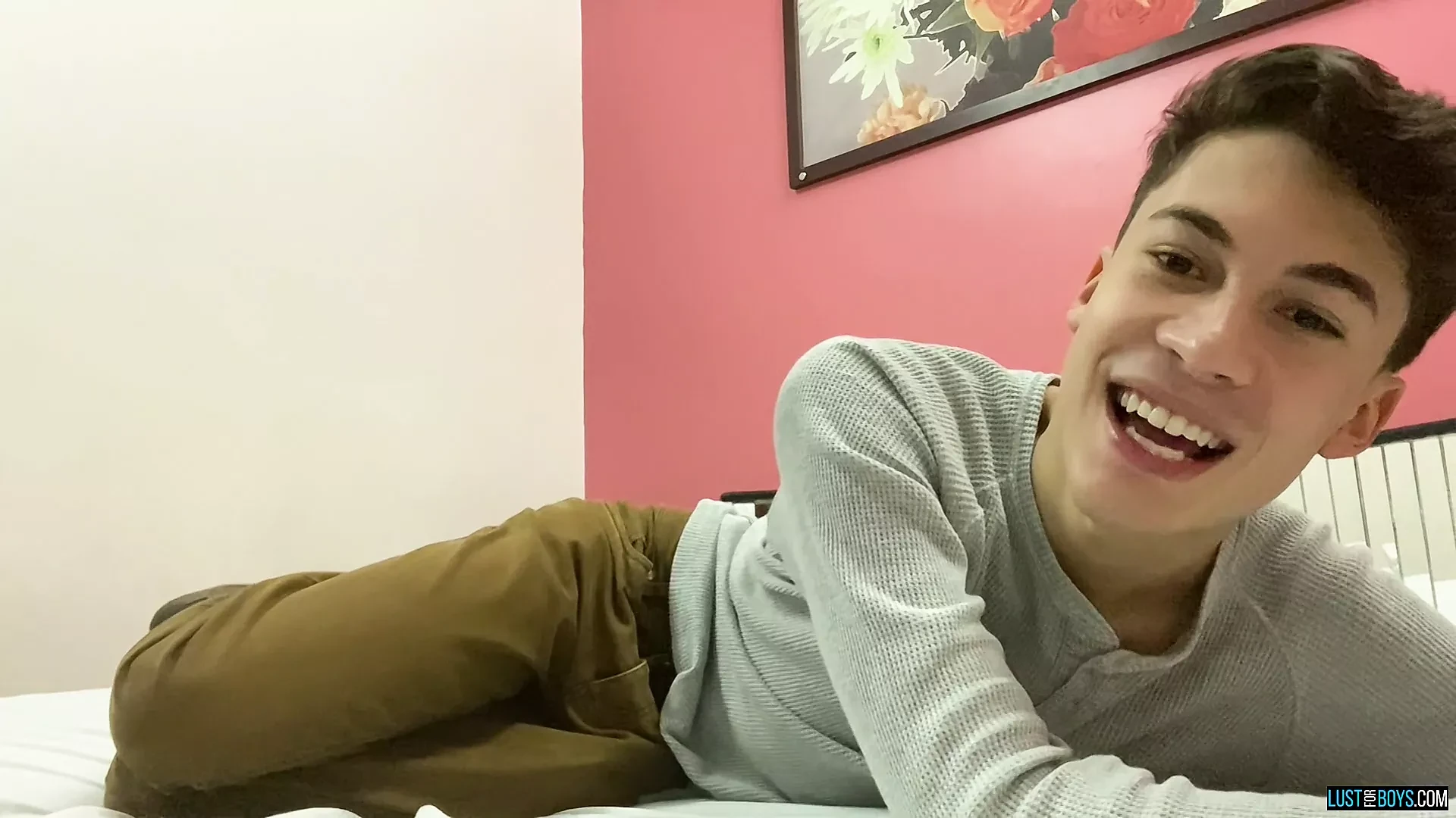 Il ragazzo amatoriale Danny Bianchi si masturba e viene sulla telecamera
