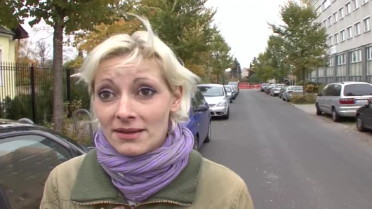 Amateur deutsche blondine reitet schwanz im schlafzimmer