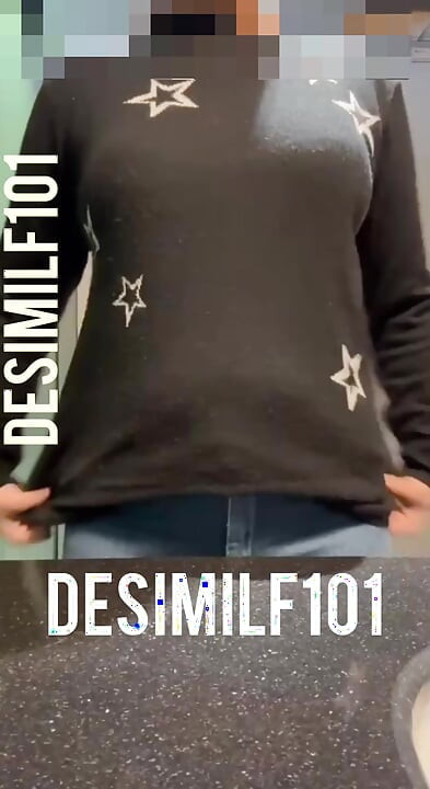 Bhabhi selfie boobs show