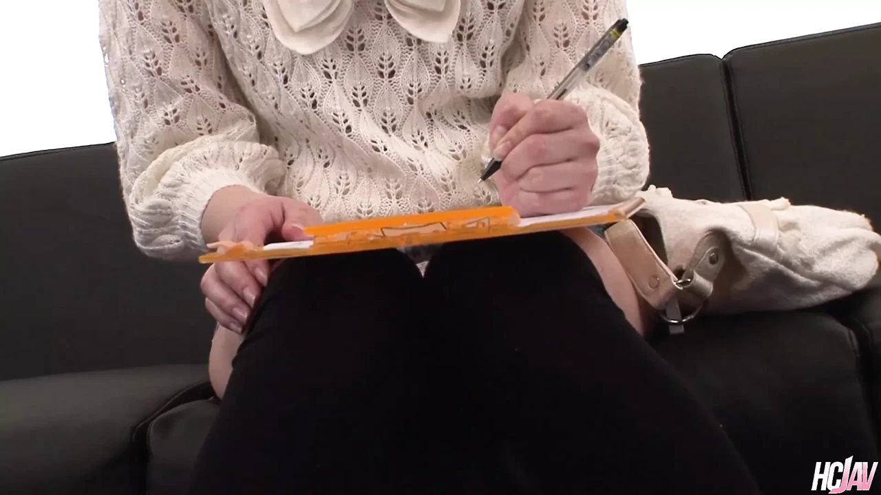 Japanese Cutie Kurara Makise Has Her Pussy Pumped Full of Cum