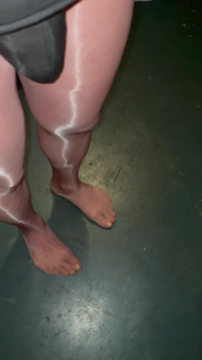 Shiny pantyhose