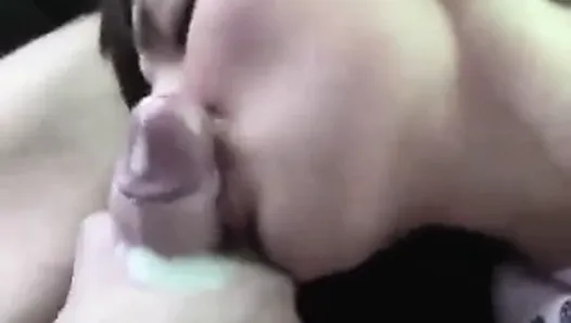 Car blow job ends up with mouthfull of cum