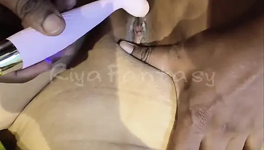 Riya pakai kain sprei #45 lagi asik masturbasi memeknya - close-up