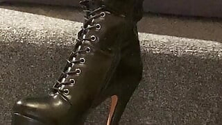 射在我的靴子上