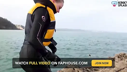 Wetsuit ve Lifejackets Lucy'nin donma karşılaştırması