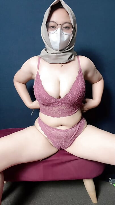Beautiful hijab girl with kimono towel gets ready to masturbate