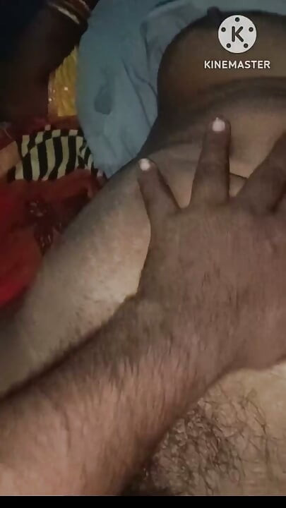 Bhabhi ki chut ka kheera dalke pani nikala