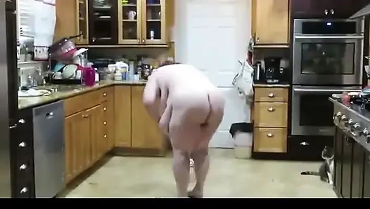 Video permintaan tante semok lagi bersihin dapur sambil ngomong jorok