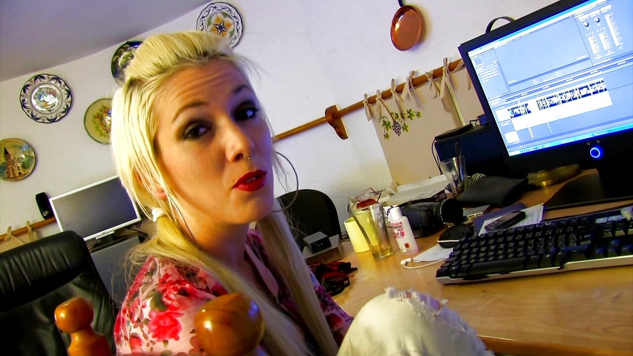 Wbijanie francuskiej dziwki w dupę