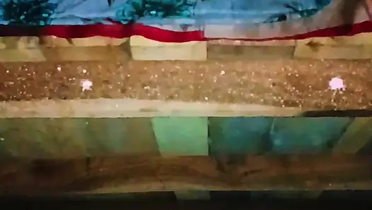 Sister-in-law's bad fucking and spreading both her legs, put the whole penis and took out the piss from the pussy.