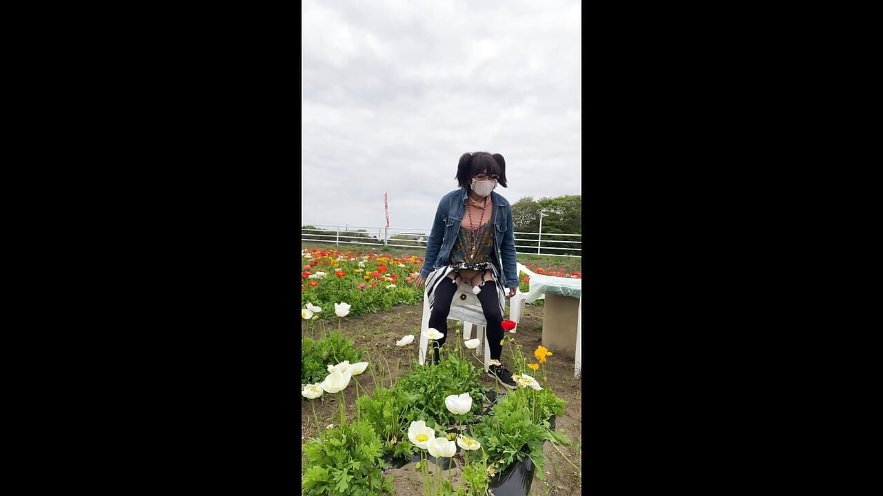 No195 Tucking Exposure in a Flower Garden