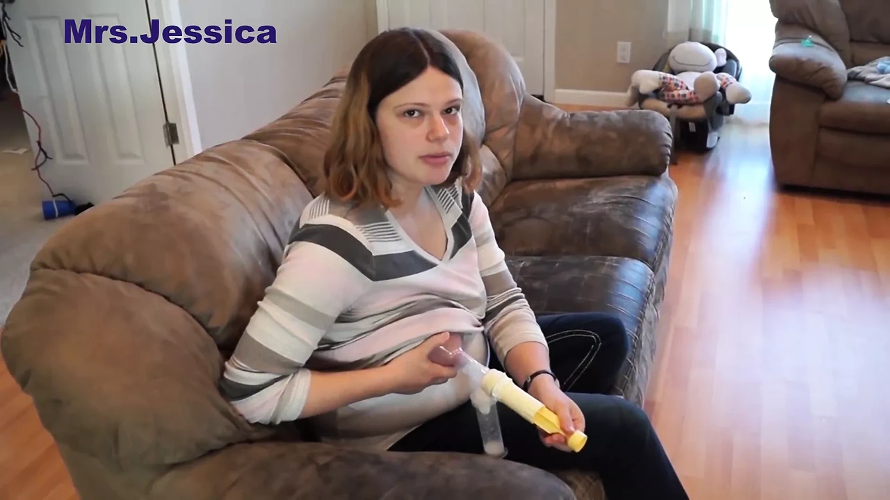 奶牛杰西卡夫人的胸部被抽