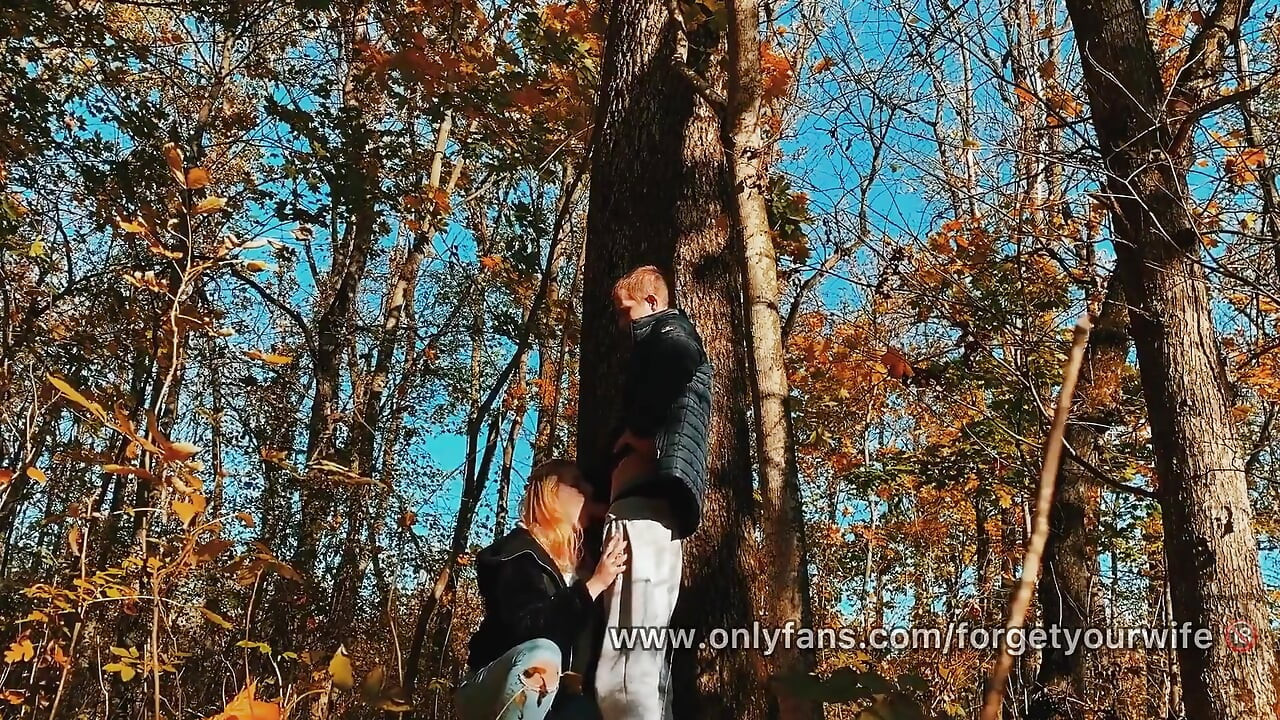 Pieprzyłem piękność z dużym tyłkiem w lesie podczas spaceru