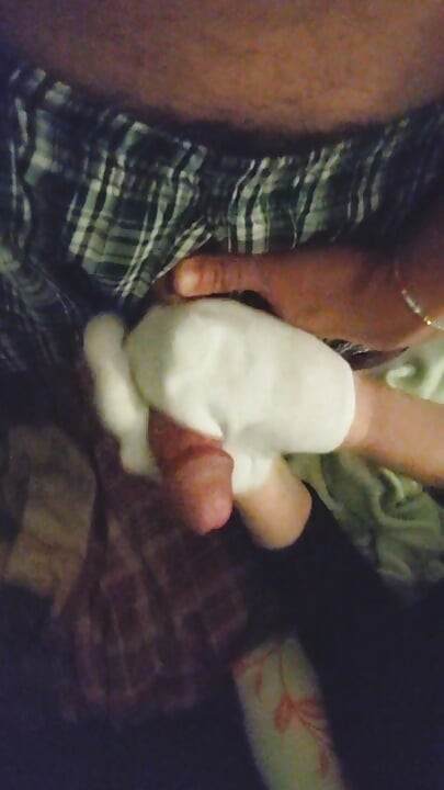 Sexy pequeños calcetines blancos masturbación con la mano