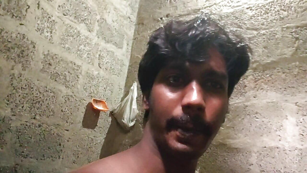 Mijando na minha boca, masturbando, gozando no meu corpo e brincando com minhas bolas