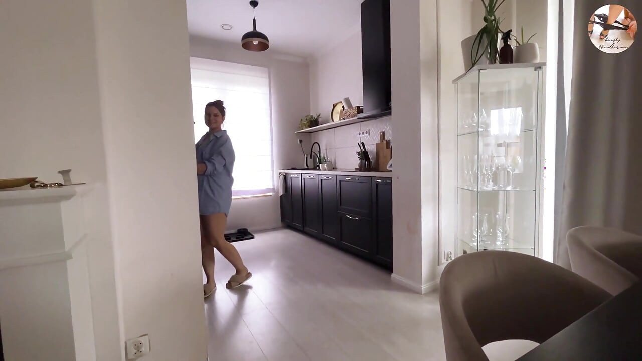 Доброго ранку, ковтає сперму перед ранковою кавою