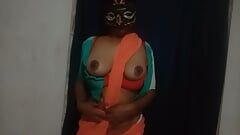 Srilankanská sexy dívka Ware Sari a otevři její bobo, Sexy holka, která hraje své oblečení, epizoda sexy žen